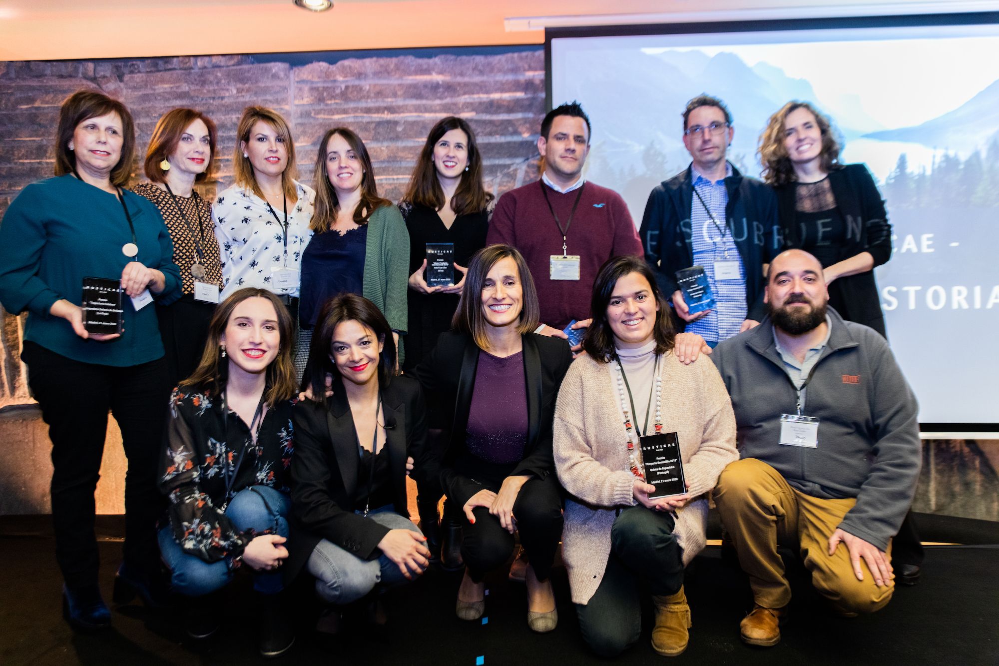 Foto-de-familia-de-Rusticae-con-los-premiados.jpg